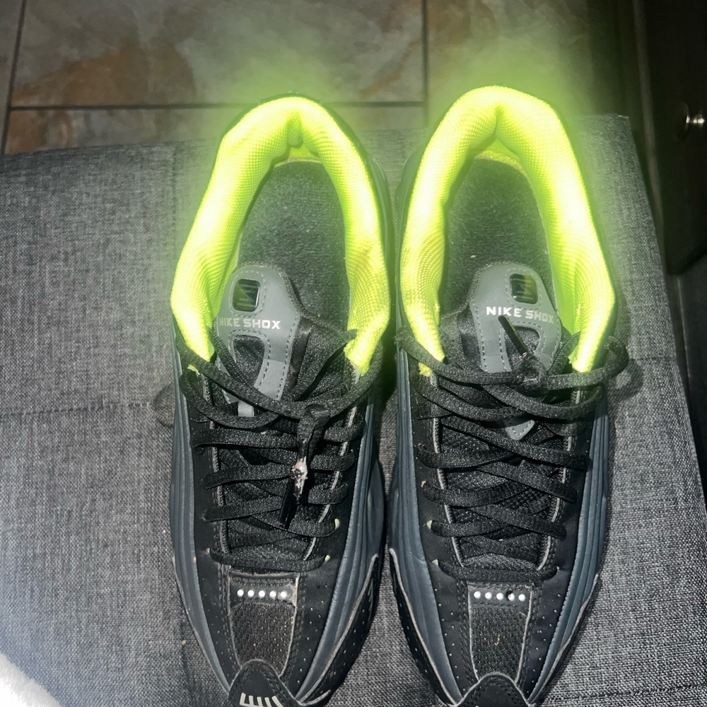 Nike shox size 5.5 Youth used